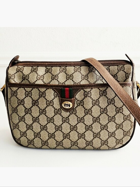 Gucci Handbags - Gucci GG Supreme Sherry Line Crossbody Bag